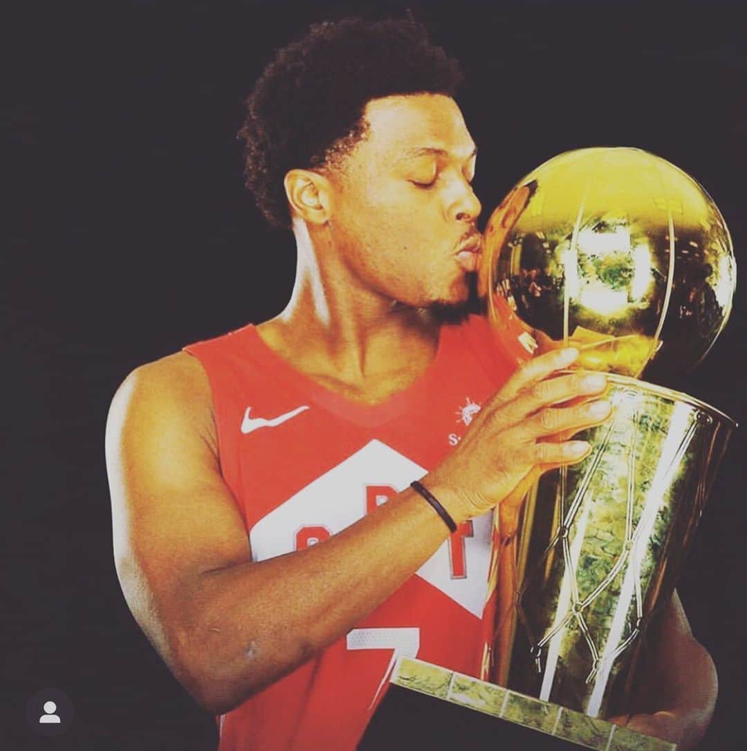 カイル・ロウリーのインスタグラム：「Wow!!! #WETHENORTH I heard we getting 2million at the parade ?!?!! Grandma I know you front row already!!」