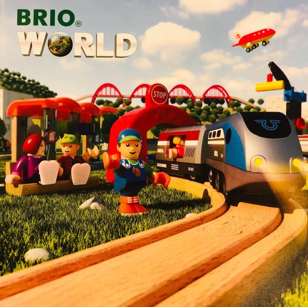 kidzoo+のインスタグラム：「【BRIO WORLDスマートテックシリーズ】  スマートテックシリーズは楽しいアクションがたくさん。  スマートテクノロジーで電車を停止させたり、汽笛を鳴らしたり、後進したり、ライトを点滅させたり、好きなように楽しもう。  新たなBRIOワールドを楽しみましょう。  #玩具屋 #kids #kidzooplus #brio #スマートテック #名古屋市名東区 #プレゼント #誕生日プレゼント #贈り物 #ブリオ #お子様 #SmartTech」