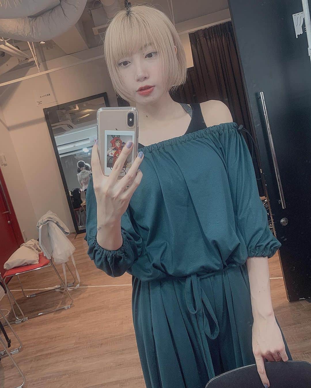 千畝あずみさんのインスタグラム写真 - (千畝あずみInstagram)「, , #あずコーデ らくちんでかわいい服っていいよね セール最高！ , 大学生くらいまでオフショルとかむりー！ってタイプだったけど、なぜか歳を重ねたら着たくなりました🤣💓 , #ootd #fashion #instafashion #pameopose #服 #ファッション #今日の服 #今日のコーデ #パメオポーズ」6月17日 21時24分 - azumimo129