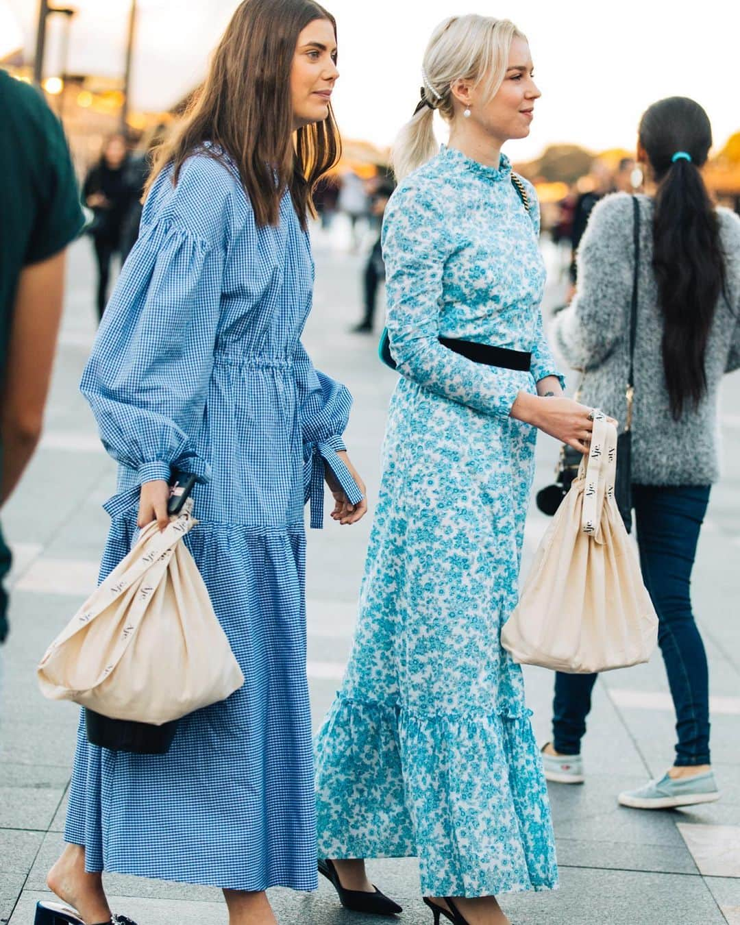 British Vogueさんのインスタグラム写真 - (British VogueInstagram)「Summer in the city needn't be taxing. For heatwave weather, simply refer to the failsafe fashion combination of dresses and sandals. Click the link in bio to see #BritishVogue’s edit of the best dress and sandal combos to buy now, inspired by the #streetstyle set.」6月17日 21時21分 - britishvogue