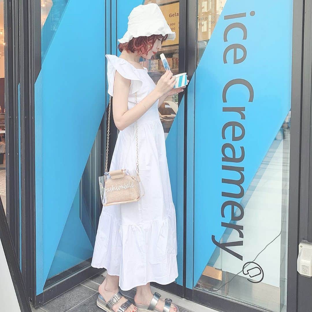 ひこ乃さんのインスタグラム写真 - (ひこ乃Instagram)「🍨💙渋谷cafe⠀ ⠀ ランチしたお店に併設されてる 可愛いアイス屋さんあったから今年初アイスした❤︎ 砂糖不使用みたい！ なのにすっごい美味しくてハマったからまた食べたい〜꒱ ⠀ ⠀ 最近韓国でめっちゃ流行ってるバケットハットに白いワンピで夏先取りしてみた❤︎⠀ ⠀ hat.. @millea_official_  onepiece.. @17kg_official  bag.. @millea_official_  sandal.. @randa_pic ⠀ ⠀  #supericecreamery#渋谷ストリーム#渋谷カフェ#소통#소통해요#카페#카페스타그램#토쿄#토쿄카페#토쿄여행#오버사이즈#벙거지#버킷햇」6月17日 21時32分 - hikono0909