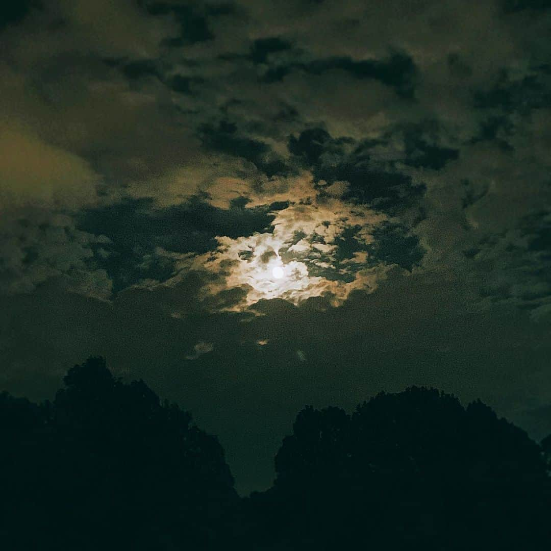 ももさんのインスタグラム写真 - (ももInstagram)「🍓🌕 #strawberrymoon」6月17日 21時42分 - charanpo_momo