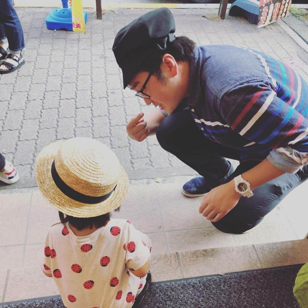 ウ・キリュウさんのインスタグラム写真 - (ウ・キリュウInstagram)「同期のバンビーノ藤田くんがチーズボール屋に家族できてくれたセヨ^ ^ダンソンでニーブラされる人🤣奥さんも綺麗で気遣いできて子供も可愛くて、絵に書いたようなステキな家族😭グルメ芸人からの「美味しい」いただきました^ ^#オッパチーズボール #チーズボール #バンビーノ #藤田 #バンビーノ藤田 #ダンソン #ニーブラ #新大久保 #グルメ #korea #koreanfood」6月17日 21時34分 - kiryuwoo_official