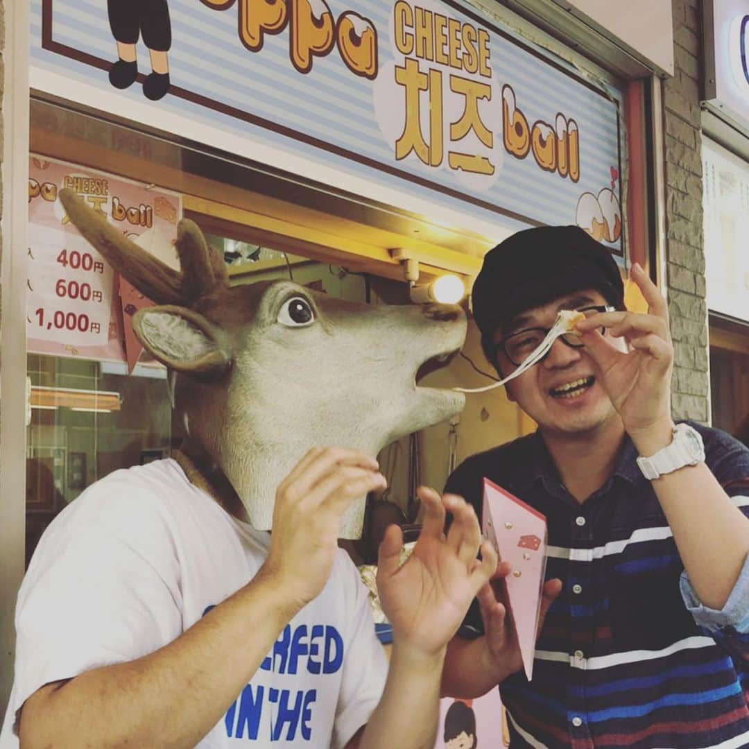 ウ・キリュウさんのインスタグラム写真 - (ウ・キリュウInstagram)「同期のバンビーノ藤田くんがチーズボール屋に家族できてくれたセヨ^ ^ダンソンでニーブラされる人🤣奥さんも綺麗で気遣いできて子供も可愛くて、絵に書いたようなステキな家族😭グルメ芸人からの「美味しい」いただきました^ ^#オッパチーズボール #チーズボール #バンビーノ #藤田 #バンビーノ藤田 #ダンソン #ニーブラ #新大久保 #グルメ #korea #koreanfood」6月17日 21時34分 - kiryuwoo_official