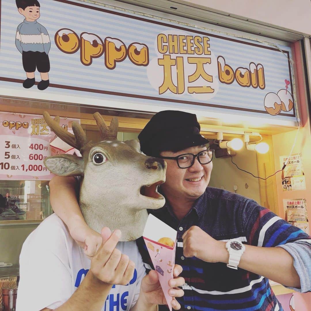 ウ・キリュウさんのインスタグラム写真 - (ウ・キリュウInstagram)「同期のバンビーノ藤田くんがチーズボール屋に家族できてくれたセヨ^ ^ダンソンでニーブラされる人🤣奥さんも綺麗で気遣いできて子供も可愛くて、絵に書いたようなステキな家族😭グルメ芸人からの「美味しい」いただきました^ ^#オッパチーズボール #チーズボール #バンビーノ #藤田 #バンビーノ藤田 #ダンソン #ニーブラ #新大久保 #グルメ #korea #koreanfood」6月17日 21時34分 - kiryuwoo_official
