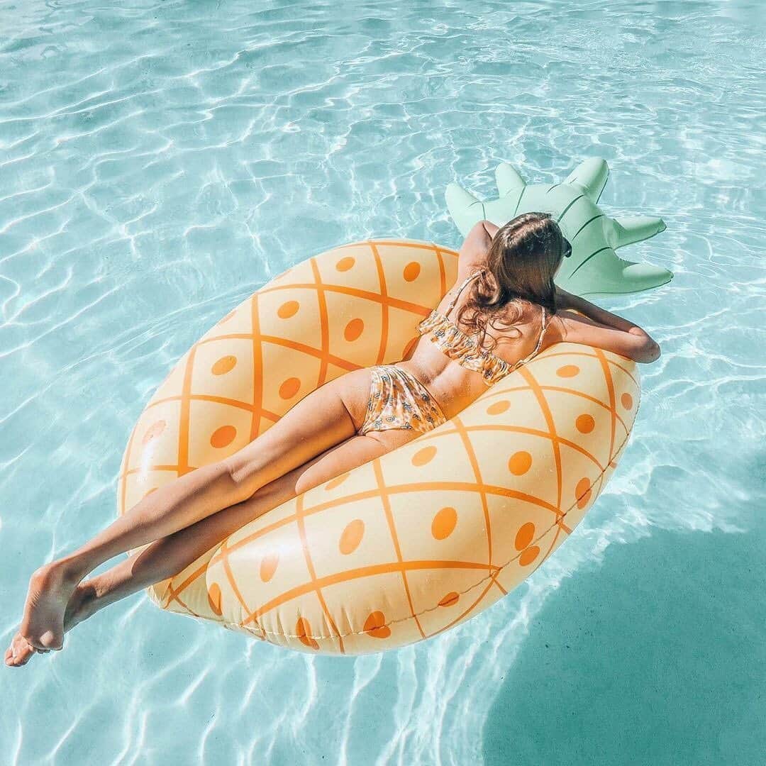 SHEINさんのインスタグラム写真 - (SHEINInstagram)「In love with the sun. 🍍🍍@julie_nvrr 🔍Search Floral Bikini Link in bio. #SHEIN #SHEINgals #SHEINstyle #SHEINss2019 #SHEINbeachseason #floral #bikini #ruffle」6月17日 21時38分 - sheinofficial