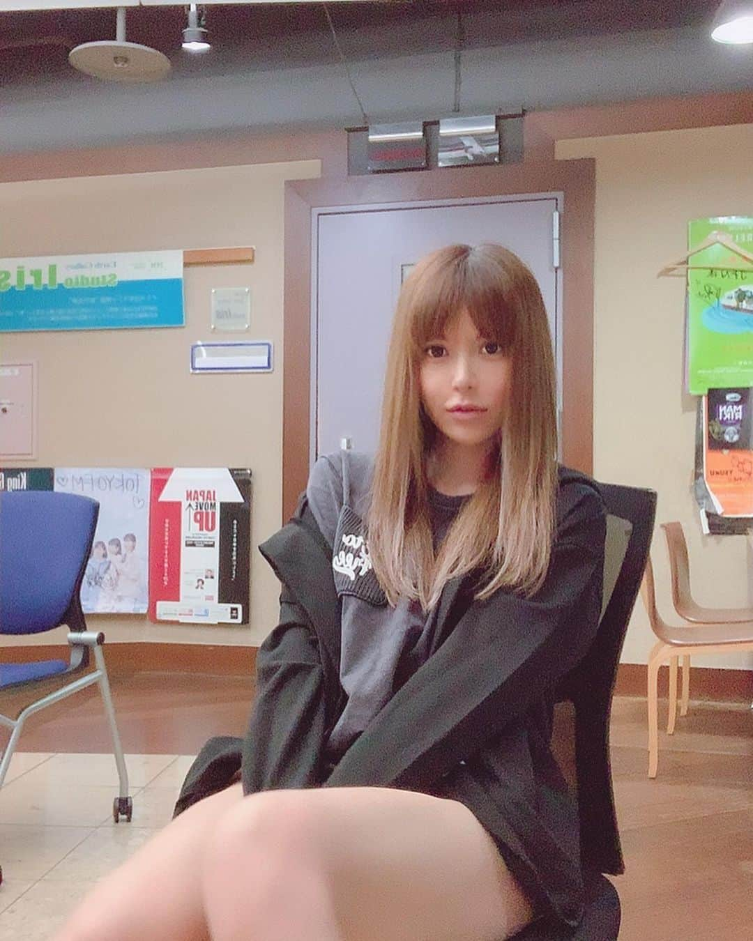 森藤恵美さんのインスタグラム写真 - (森藤恵美Instagram)「コロコロ椅子part.2」6月17日 21時39分 - emi_morifuji