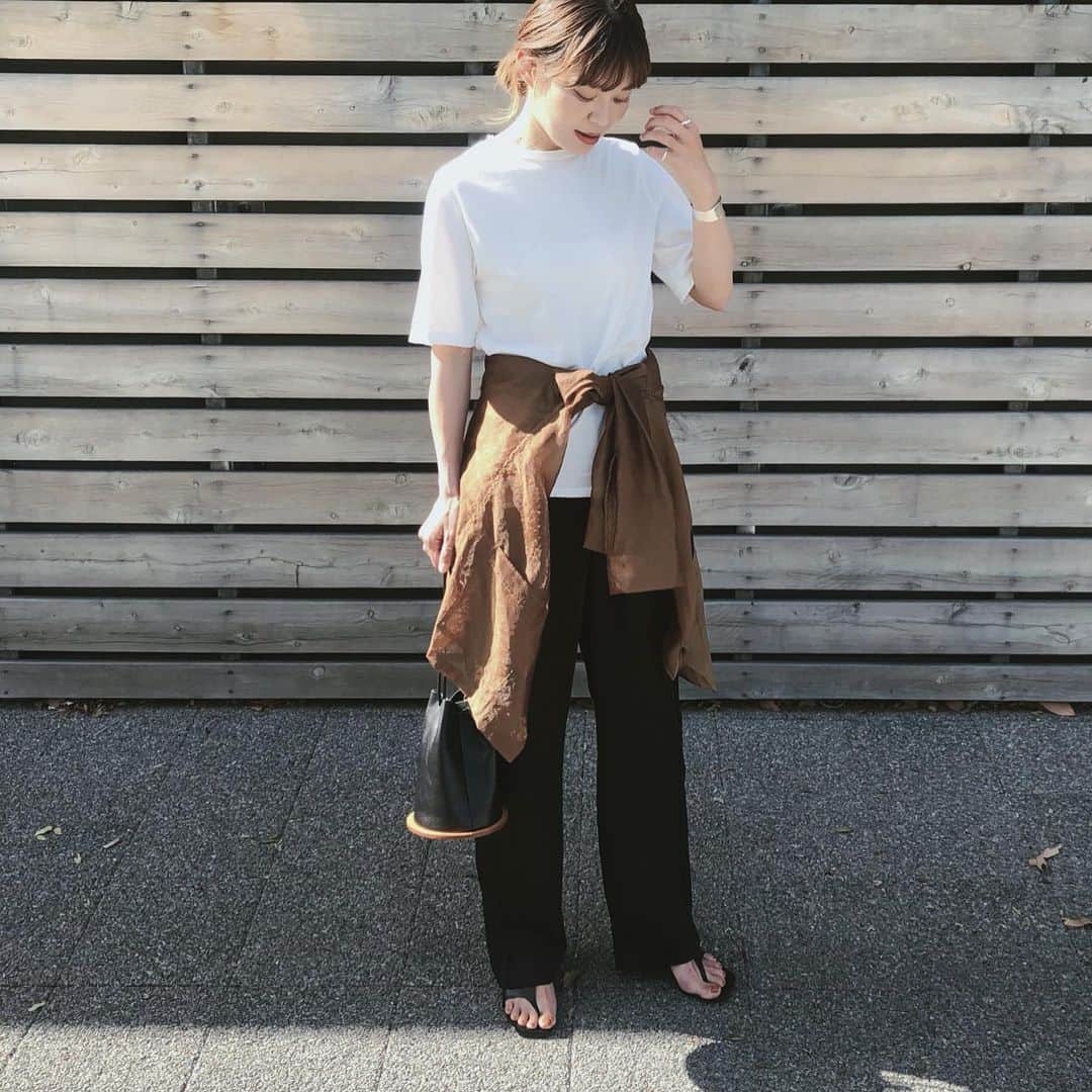のインスタグラム：「. . @perverze_official のパックT 今日はレギュラーサイズ .  毎年白Tを買い足すんだけれど 今年はこの子のお世話になります👏 . . . #PERVERZE #packt #パックt #kuronekom4」