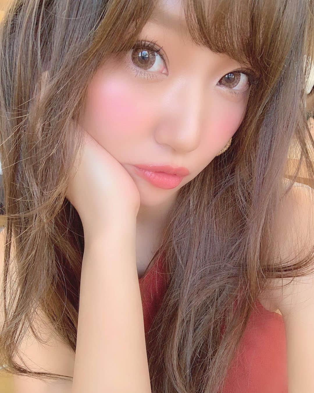 いっちゃん/嶋津 いつみのインスタグラム：「. . . 今日は名古屋でお仕事でした❤️ 明日はいよいよ編みおろし東京大会💪🏻✨ . . . . . 私にできることは しっかりコンディションを整えて 綺麗にメイクすること💄‼︎w . . . . . 一緒に出場する @linlin_this さんの想いに応えられるよぉ 精一杯頑張ってきます🙌🏻💨💨💨 . . . . . . #関西  #関西サロモ  #サロンモデル #サロモ #いっちゃん  #フリーモデル #関西モデル  #あざといっちゃん #かわいっちゃん #ブライダルモデル #アレンジモデル #ヘアカラー  #ヘアアレンジ #撮影依頼受付中 . . . . . . . .  6月7月のお仕事依頼受付中です🧚🏻‍♀️💜 . DMにてお気軽にお問い合わせ下さい🙏🏻」