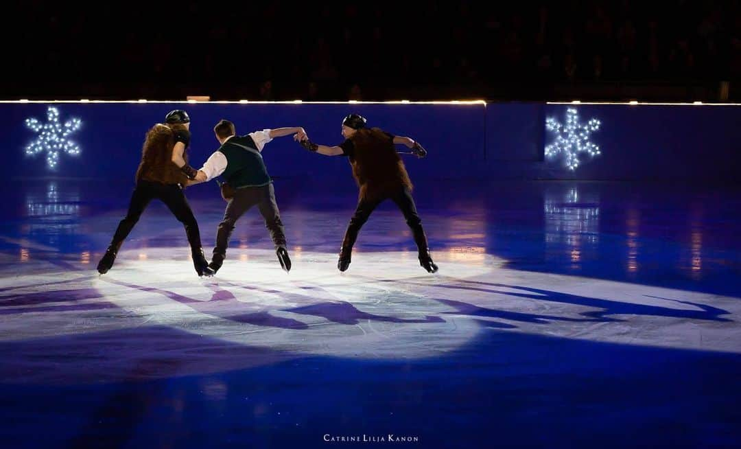 イリヤ・ソロミンさんのインスタグラム写真 - (イリヤ・ソロミンInstagram)「Throwback To A Wonderful Show ✨  @ovikskk • • @risportskates & @mkblades • • • •  #focus #training #konståkning #skatesweden #Awesomelifestyle #adrenaline #adrenalinerush #figureskating #konståkning #teijasskateshop #risport #Blueteam #risporters #risportskates #mkblades #teammk #happy #fitness #workhard #determination #active #strong #viral #motivation #workhardplayhard #passion #fitnesslifestyle #beautiful #Trainhard #livelife #healthylifestyletips」6月17日 21時59分 - illyasolomin