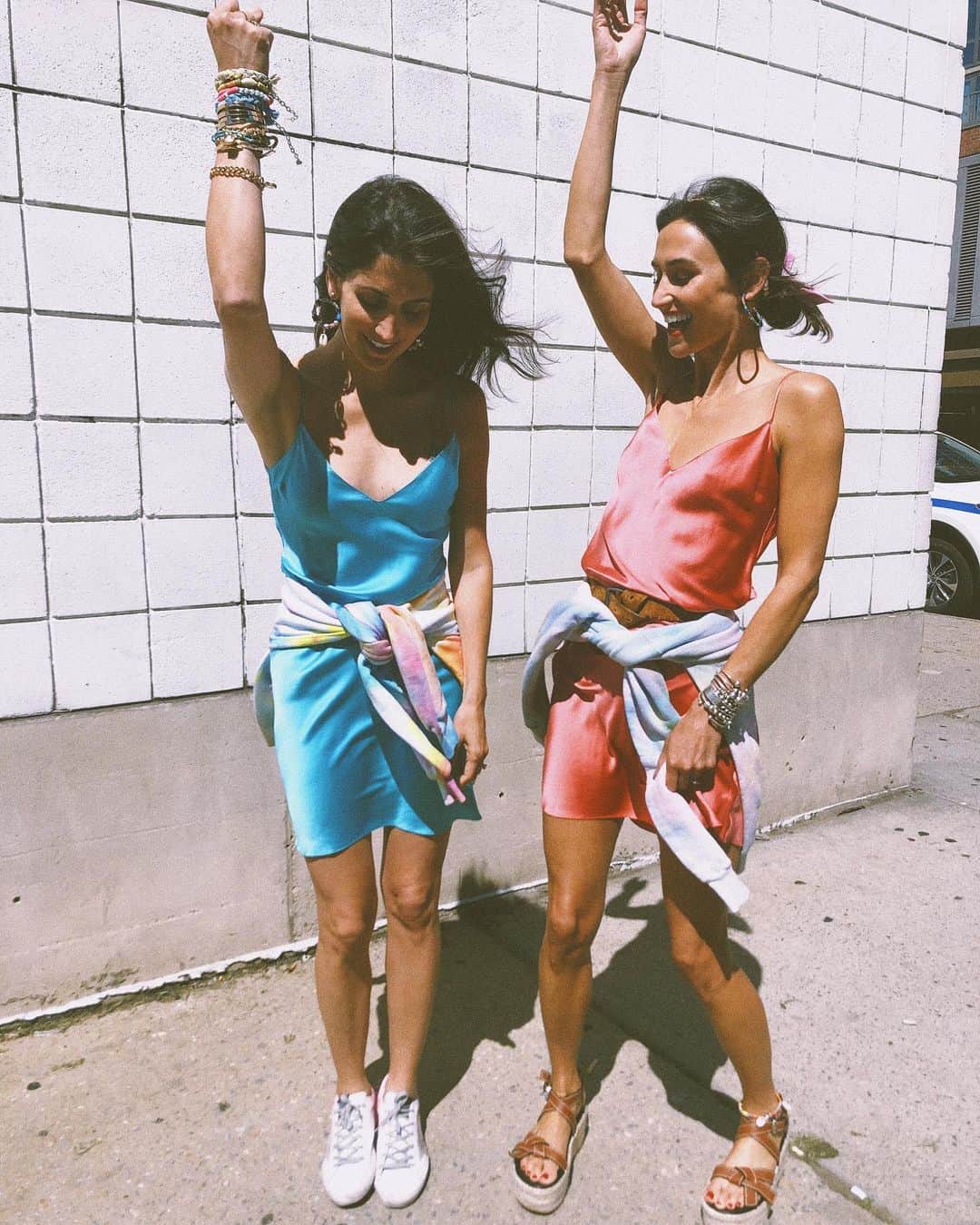 のインスタグラム：「Here’s to Friday vibes... on a Monday 💃🏻🤩🌈🙌🏼 tap to shop @danielleasnyder & @jodiesnydermorel’s NEW mini slips #dannijogirls」