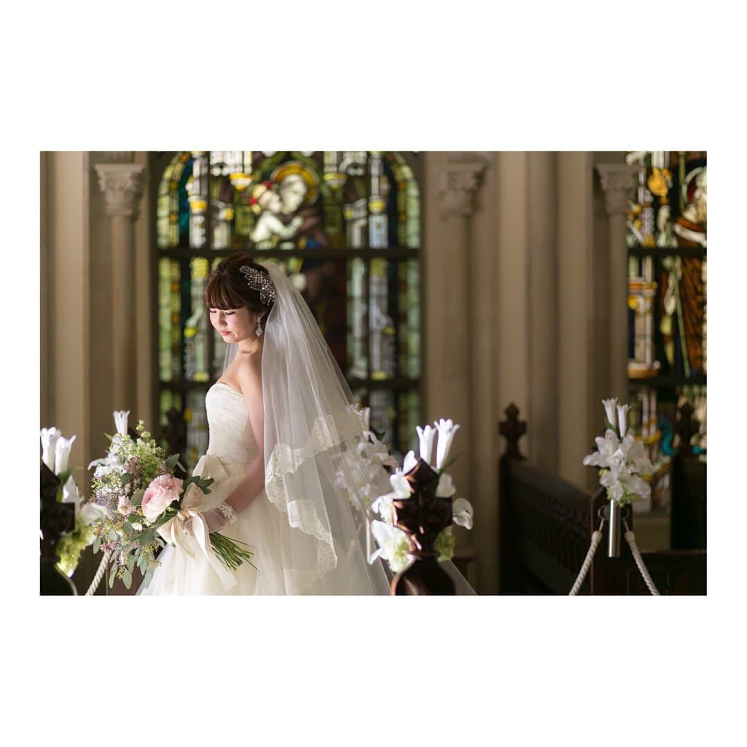 【公式】青山セントグレース大聖堂さんのインスタグラム写真 - (【公式】青山セントグレース大聖堂Instagram)「♡♡♡ . . . チャペル前撮り . #ウエディングドレス#チャペル#前撮り#ナイト#ナイトチャペル#ステンドグラス#美男#美女#美男美女#かわいい .」6月17日 13時14分 - st_grace_aoyama_tgh