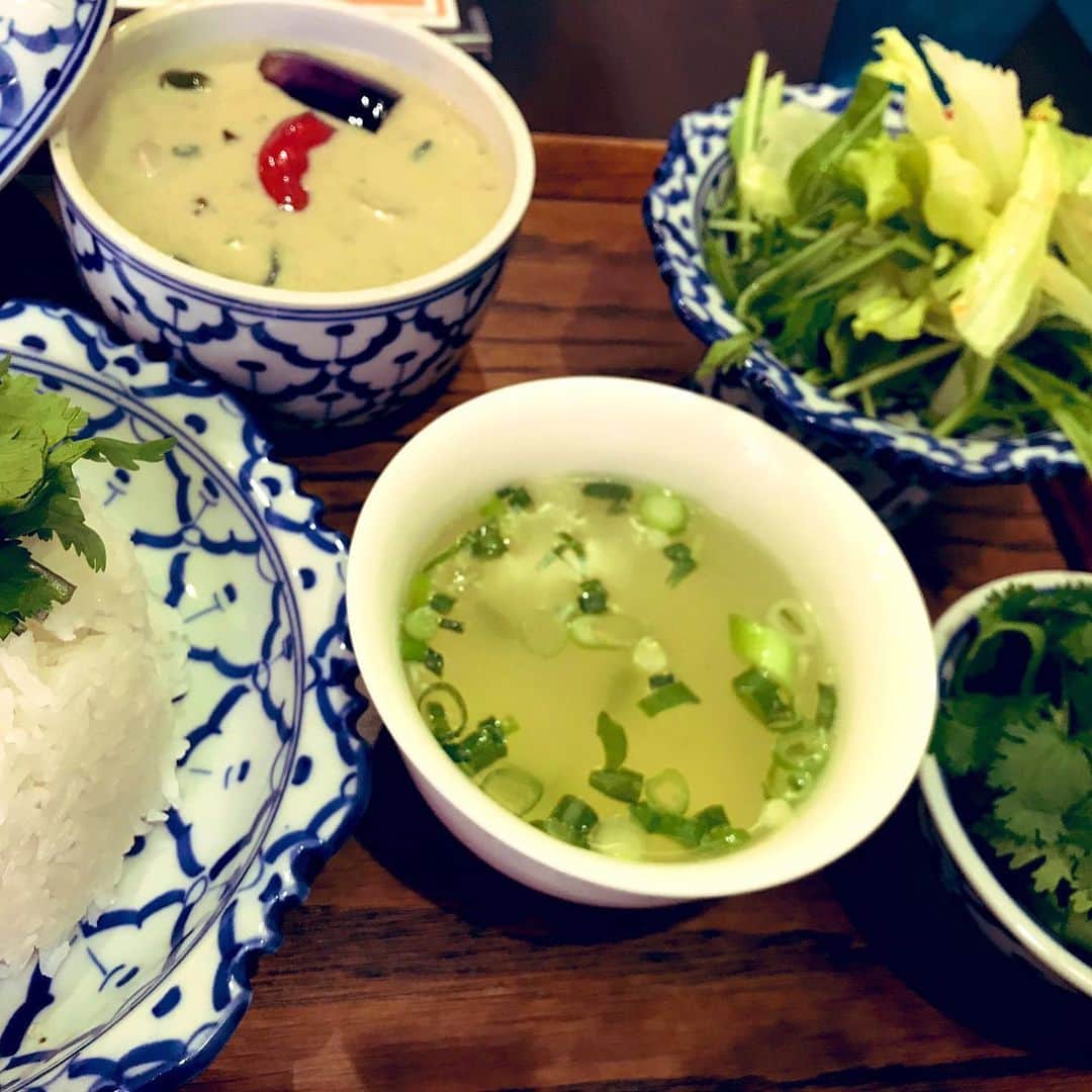 中野耕史のインスタグラム：「‪とってもGreen⛳️‬ ‪今日のランチは #南京町 のアジアン食堂 SALAの #グリーンカレー ‬ ‪友人から薦められたんだけどオーナーさんが興味深い活動をしてるようです。‬ ‪深掘り準備☝️😊‬ ‪#神戸 #ランチ #ラー活 ‬」