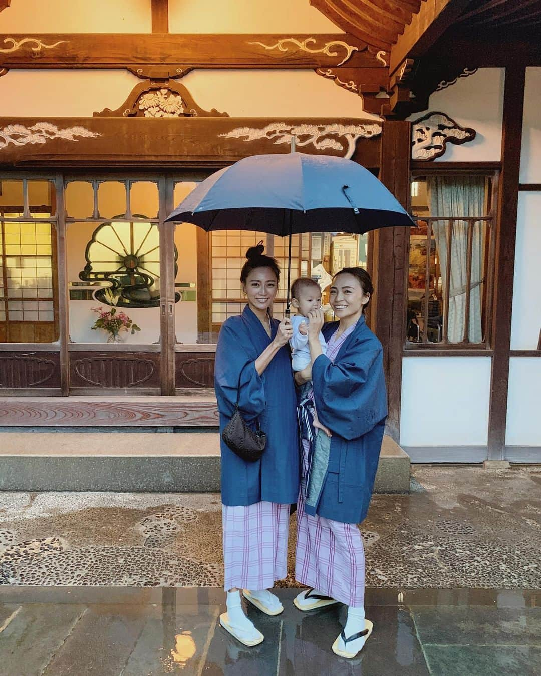 里見茜さんのインスタグラム写真 - (里見茜Instagram)「土日は @kathy_tan529 と一緒に女旅♡ 箱根の#三河屋旅館 に泊まってきたよ♨️ 夜のガールズトークは話が尽きなかったね😂💗 お互い色々ね♡頑張ろうね🙌 大人になってからの女旅はまた過ごし方が変わっていいね☺️ そしてちょっとケーキ出すつもりが予想以上に喜んでくれてありがとう。笑💗 良い休日でした。 #女旅#箱根#旅館#温泉旅行 #源泉掛け流し#trip#girls#mom#baby#babygirl #familyday#fam#holiday#drive」6月17日 13時11分 - satomiakane