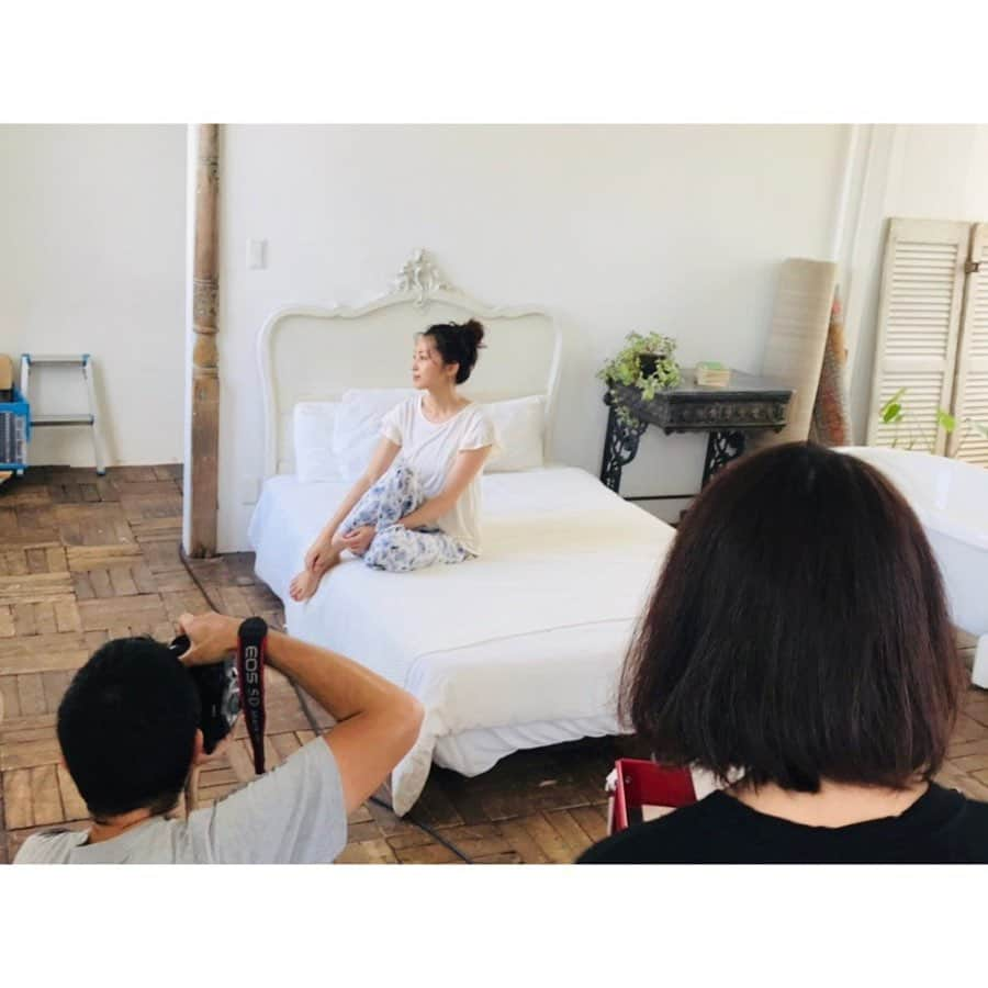 有村実樹さんのインスタグラム写真 - (有村実樹Instagram)「📸﻿ レタスクラブ9月号﻿ 美容企画の撮影☀️﻿ ﻿ ﻿ スキンケアなので、すっぴんでの撮影です🤗﻿ ﻿ 太陽が気持ちのいいスタジオでのんびり楽しく♪﻿ ﻿ ﻿ ﻿ ﻿ #レタスクラブ #美容 #美肌 #スキンケア #毛穴 #ツヤ肌 #beauty #美容研究家 #メイク #ベースメイク #すっぴん #ノーメイク #撮影」6月17日 13時39分 - arimura_miki