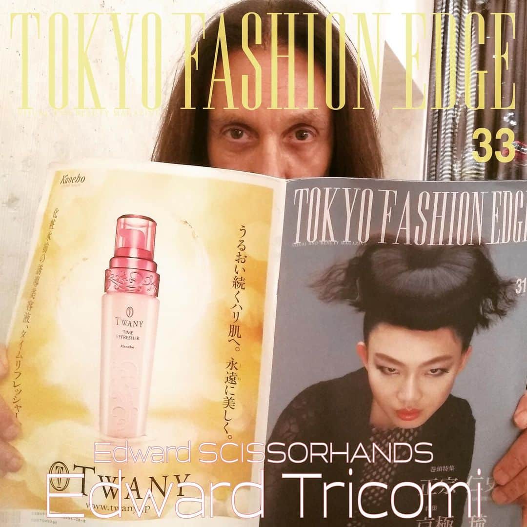 東京ファッションエッジ／プロフェッショナル東京さんのインスタグラム写真 - (東京ファッションエッジ／プロフェッショナル東京Instagram)「TOKYO FASHION EDGE vol.33 Edward Tricomi @edwardtricomi  映画『シザーハンズ』“Edward  SCISSORHANDS”のモデルとなったエドワードさんの元に東京ファッションエッジ31号が届きました！ ✨<Featured Hair Stylists>✨ KERA Hirofumi: @hirofumikera  JINGUJI Yoshiko: @jingujiyoshiko  KONDO Yuta: @yuta_kon529  KYOUGOKU Ryu: @ryuhairartist  #hirofumikera #yoshikojinguji #yutakondo #ryuhairartist #masamune #hairstyle #hairs #hairart #hairstyles #hairarrange #haircut #haircolorist #hairstyling #hairstylist #美容家 #美容好き  #likeforlikes #like4likes #lifestyle #fashionedge #tokyofashionedge #sabfa #fashionmagazines @tokyo_fashionedge_pro #edward scissorhands #scissor #warrentricomi #ny」6月17日 13時44分 - tokyo_fashionedge_pro