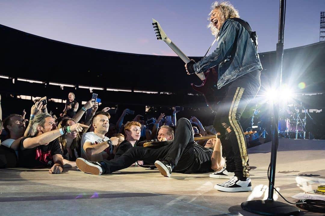 メタリカさんのインスタグラム写真 - (メタリカInstagram)「Photos from last night's show in Brussels! 🇧🇪 ・・・ 📸 by @brettmurrayphotography & @photosbyjeffyeager ・・・ #MetInBrussels #WorldWired #Metallica」6月17日 13時46分 - metallica