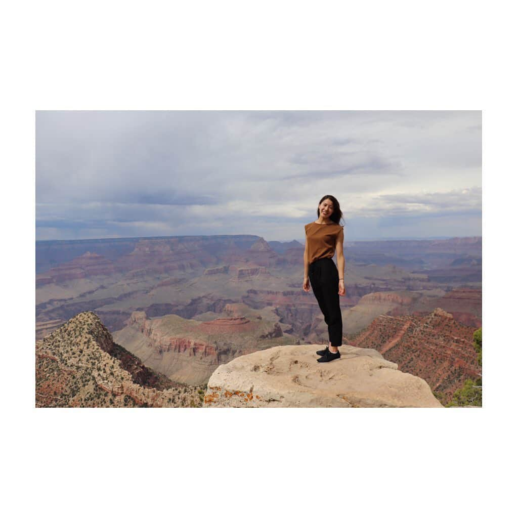 大橋悠依さんのインスタグラム写真 - (大橋悠依Instagram)「. 初めての Grand Canyon、 昔ここに川が流れてたなんてね、 自然の力ってほんまにすごいなて思った . カメラ📸持ってる人が集まると 撮り合いっこになって楽しい👌 はちゃめちゃに楽しいオフでした🌟 また明日からがんばろう！ . #Grandcanyon #Arizona」6月17日 13時47分 - yui_ohashi_