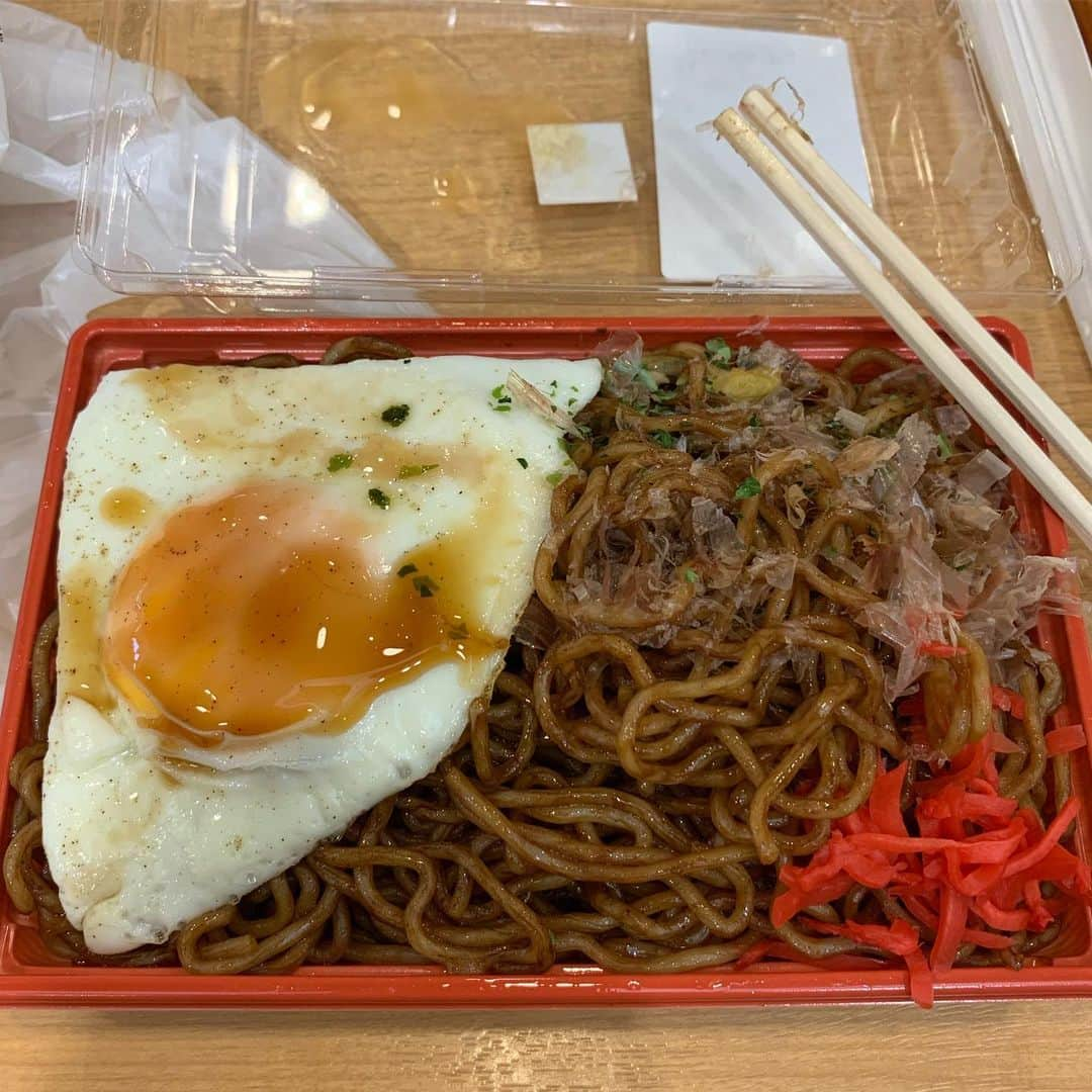 藤原ヒロシさんのインスタグラム写真 - (藤原ヒロシInstagram)「美味しい！焼きそばパンの具だけみたいな味。」6月17日 13時52分 - fujiwarahiroshi