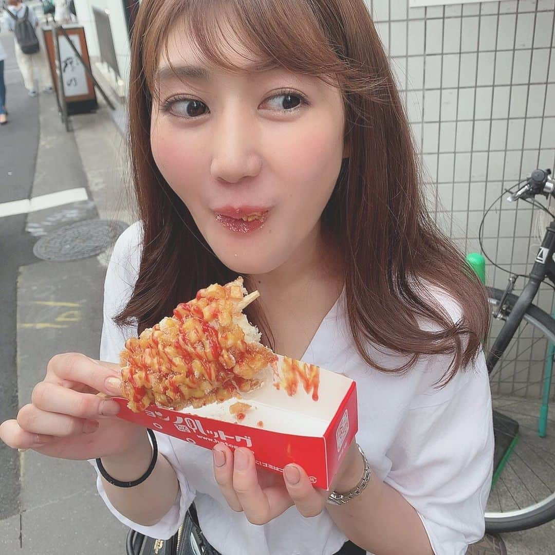 篠原栞那さんのインスタグラム写真 - (篠原栞那Instagram)「♥ #チーズハットグ 食べたねんけど食べ方汚すぎる件。笑 砂糖つけすぎた😂甘いの好きやねんもーん😂笑」6月17日 14時01分 - shinohara_kanna