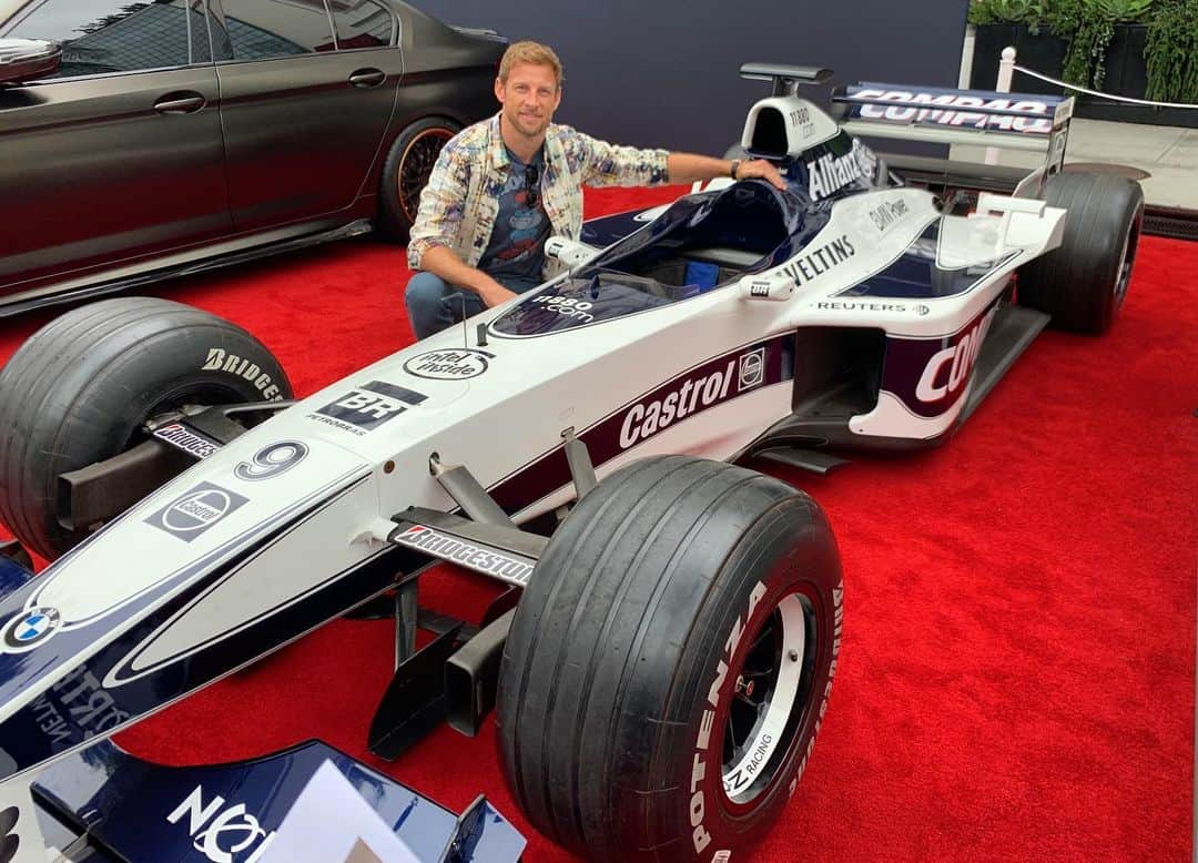 ジェンソン・バトンさんのインスタグラム写真 - (ジェンソン・バトンInstagram)「When you’re cruising the #rodeodriveconcours in Beverly Hills and you see an old friend. The Williams FW22 was my first taste of F1 back in 2000! The FW22 looks so small compared to the current F1 cars, she sounded pretty awesome though #v10. So grateful to Sir Frank Williams and Patrick Head for giving the 19year old me a shot at F1. Yes I know this is number 9 which was Ralf Schumacher’s number but there’s a good chance I also raced it as we rotated cars throughout the season. #jb10 #f1 #williams」6月17日 14時20分 - jensonbutton