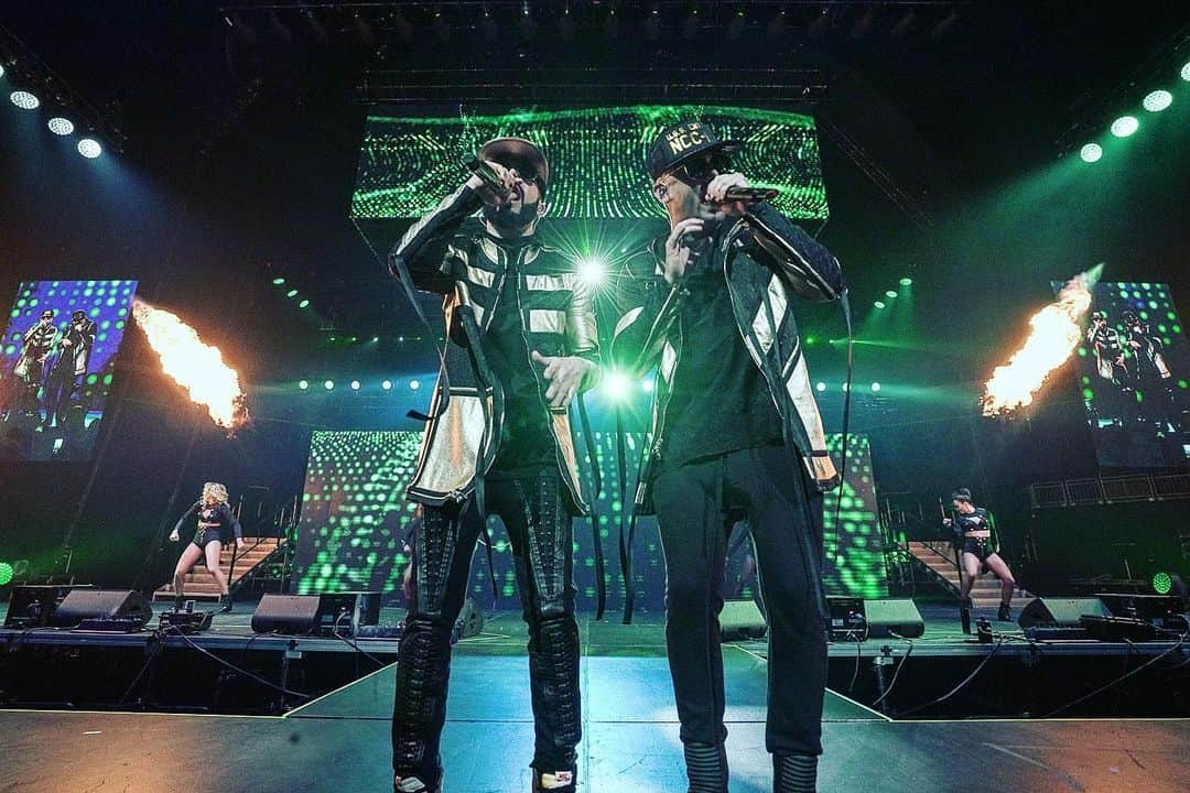 ウィジンさんのインスタグラム写真 - (ウィジンInstagram)「Gracias #newark lo de hoy fue increíble #comoantestour🤴🏼🤴🏼 una fiesta latina @wisinyyandel gracias de corazón ❤️🔥🏆🕺🏼💃💃🕺🏼💃🕺🏼💃🕺🏼 @bryantbauzo 📸」6月17日 14時51分 - wisin