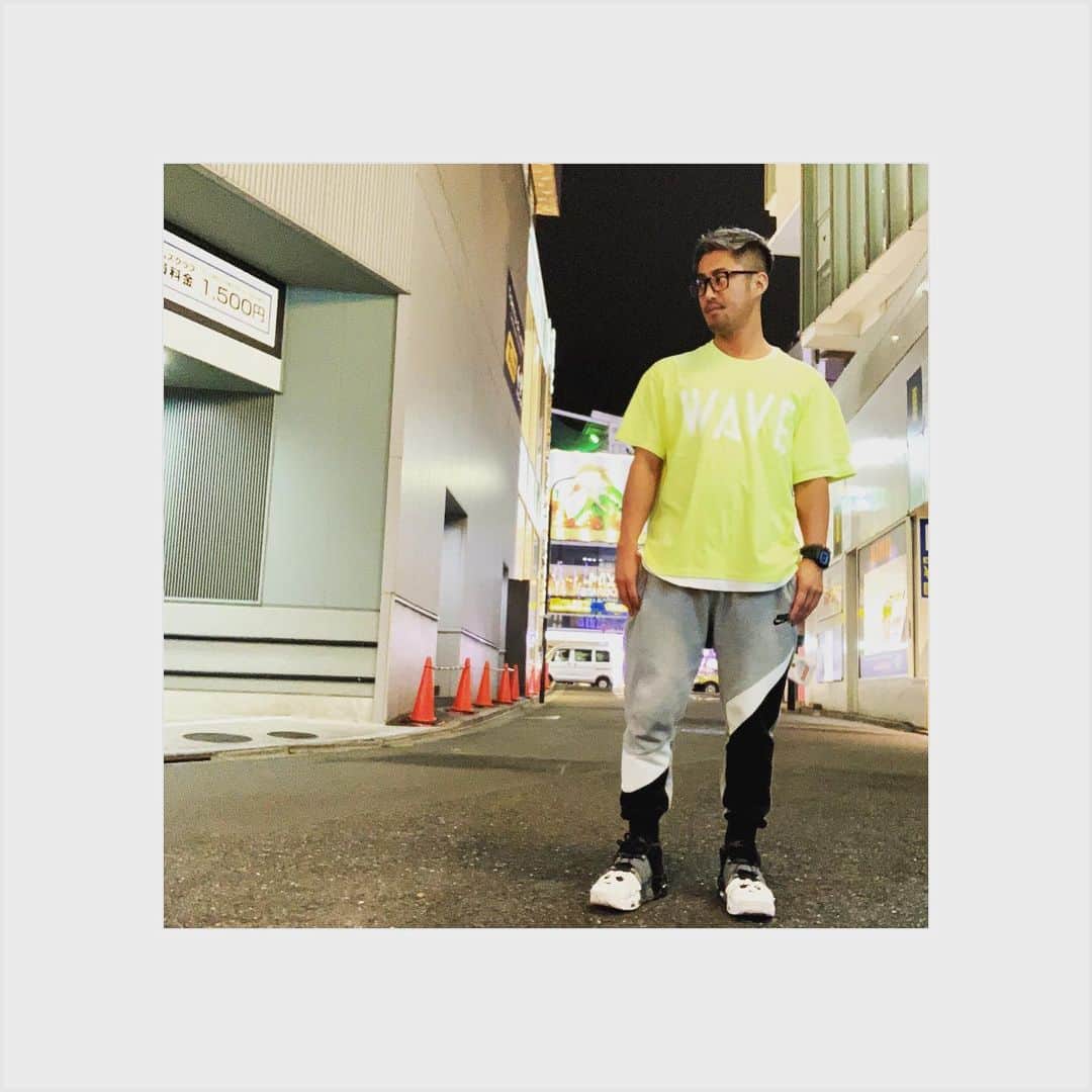 小林 ディスカスさんのインスタグラム写真 - (小林 ディスカスInstagram)「この日は、 大好きWAVE Tシャツのネオンイエローを、 SPORTSテンションでっ👱🏾‍♂️💛💛💛💪🏾 #tokyo #japan #fashion #sports #mode #street #ファッション #スポーツ #ストリート #wave #mistergentleman #nike #moreuptempo #東京」6月17日 14時48分 - discus_kobayashi