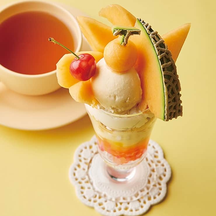 Afternoon Teaさんのインスタグラム写真 - (Afternoon TeaInstagram)「. ＼6/19開催！「Be Fruity Day」／ . アフタヌーンティー・ティールーム、ベイカリー、ラブアンドテーブルの各店では、フルーツをたっぷり味わえるスペシャル企画「Be Fruity Day」を6/19に開催します。 . スペシャルメニューが味わえるラストチャンス！数量限定のため、ぜひお早めにお越しください。 . -------------------------------------------- Afternoon Tea TEAROOM （写真1枚目） -------------------------------------------- ティールーム各店（一部店舗を除く）ではグラスいっぱいの6種のフルーツが楽しめる「#フルーツティー」と「#4種のフルーツとヨーグルトホイップのフルーツサンド」がセットになった、Be Fruity Day限定のスペシャルセット「#夢のフルーツティーセット」が14：00～数量限定で登場します。 . 紅茶は、「#スイートフルーツティー（アイスまたはホット）」、または「#ハイビスカスとローズヒップのフルーツティー（アイスまたはホット）」の2種からお選びいただけます。 . -------------------------------------------- Afternoon Tea TEAROOM 4店舗限定（写真2枚目） -------------------------------------------- テラスモール湘南、ららぽーと横浜、イオンレイクタウン kaze、名古屋ラシックの4店舗では、「#夕張メロンとルビーグレープフルーツジュレのパフェ」が14：00～数量限定で登場します。 . -------------------------------------------- . Afternoon Tea BAKERY & パン取り扱い店舗 （写真3枚目） -------------------------------------------- ベイカリーとティールームのパン取り扱い店舗では、ティータイムにぴったりな「#白桃とブルーベリーのフルーツサンド」、「#苺とブルーベリーのフルーツサンド」が登場します。しっとりと焼き上げたパンオレの生地にミルクとヨーグルトのクリームを絞り、フルーツをサンドしました。 . -------------------------------------------- . Afternoon Tea LOVE&TABLE （写真4枚目） -------------------------------------------- ラブアンドテーブル（@afternoontea_loveandtable）ルミネ新宿、ルミネ横浜、ルクア大阪、静岡パルシェでは、「#フルーツフルーツミルクレープセット」が14：00～数量限定で登場します！ . 詳しくはプロフィール欄のURLよりご覧ください。 . ※店舗により、取扱商品が異なります。 ※数量限定での販売となります。 ※写真はイメージです。 . #アフタヌーンティーティールーム  #アフタヌーンティーベイカリー #アフタヌーンティー #AfternoonTeaTEAROOM #AfternoonTeaBAKERY #AfternoonTea #数量限定 #フルーツ #フルーツサンド #紅茶 #ティータイム #イチゴ #苺 #いちご #スイーツ  #ミルクレープ #パフェ #カフェ #カフェ巡り  #fruit #sweets」6月17日 16時01分 - afternoontea_official