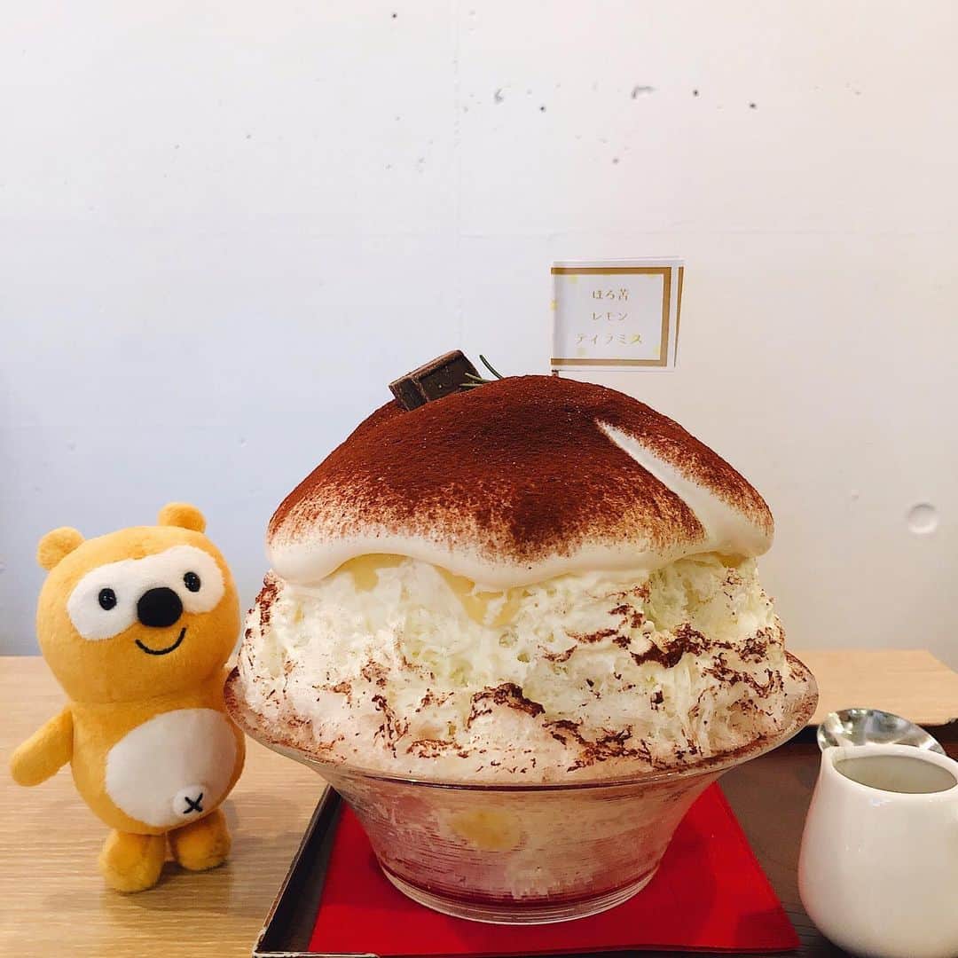 ポンタのインスタグラム：「. . 暑くなってきたね☀ かき氷が美味しい季節🍧💕 . 天気がいい日は外に出て エネルギーチャージしよう～😊✨ . .  マイペースを忘れずに✩ . . . . #ponta #ポンタ #ponstagrammar #ポンスタグラマー #ポンタのインスタグラマーへの道 #インスタ映え #写真好きな人と繋がりたい #サカノウエカフェ #かき氷 #上野  #ueno #instafood #foodstagram #スイーツ男子 #ぬい撮り」