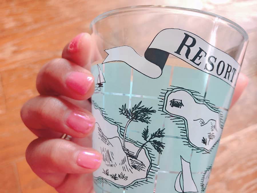 広野あさみのインスタグラム：「いつもありがとうございます💅👁@corazon_celeb_de_nail  モニターさん募集中!! ジェルネイル3000円です💕 【アイラッシュつけ放題7,500円】 【ハンドモニター3,000円】  Tel:03-3481-5888(要予約)  美人オーナーのともこさんと💕📸」