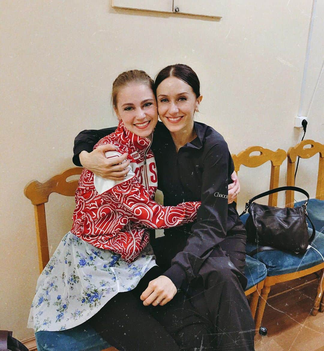 ダリア・イオノワさんのインスタグラム写真 - (ダリア・イオノワInstagram)「With incredible @marianelanunezofficial at the Mariinsky Theatre ❤️ _______________________________________  #spb #saintpetersburg #mariinsky #mariinskytheatre #mariinskyballet #mariinskydancer #vaganova #vaganovaballetacademy #vaganovaphotos #vaganovastudents #dancer #hopefull #believer #dream #ballet」6月17日 16時46分 - ionovaworld