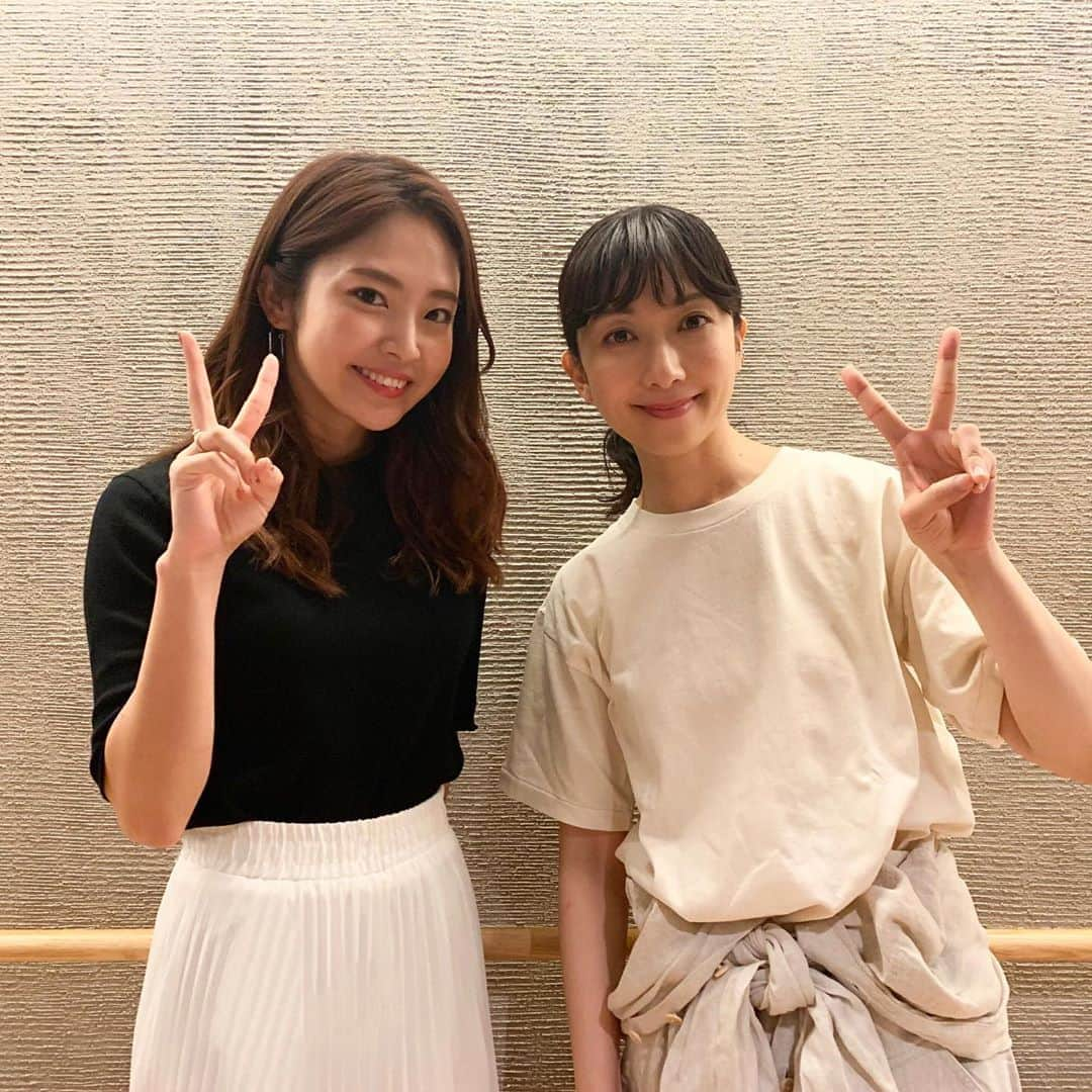 宮脇詩音さんのインスタグラム写真 - (宮脇詩音Instagram)「今夜は ‪#持田香織 さんのソロ活動10周年記念コンサートツアー「 #てんとてん」を観に行かせて頂きました！‬ ‪持田さんの温かい歌声にただただうっとり。‬ 音も声も"心地いい"音楽を堪能させて頂きました。 ‪歌声だけでなく、大人の女性の色気も、可愛らしいナチュラルな一面も、持田さんの魅力がぎゅっと詰まった素敵で贅沢な時間で、今「てんとてん」を聴いて浸りながら帰宅してます☺️ 終演後に持田さんにご挨拶させて頂いたのですが、お会いした瞬間に「あ！詩音ちゃん！前頭葉の！🥰」と言って頂けて、嬉しすぎました。笑  持田さん、ありがとうございました！  #シェアザハッピー #てんとてん #持田さんが綺麗すぎて小顔すぎて緊張気味の私」6月17日 22時25分 - miyawaki_shion