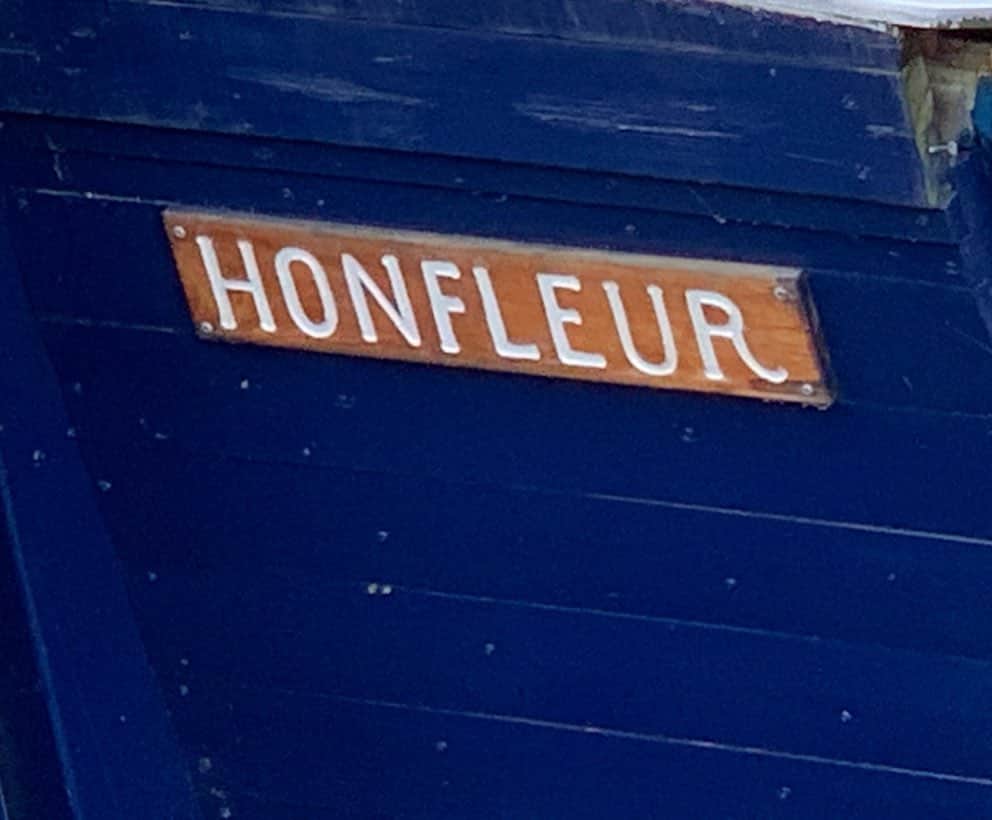 ボニー・モーガンさんのインスタグラム写真 - (ボニー・モーガンInstagram)「On our way back we stopped in a little French coastal town called Honfleur...WOW!! #honfleur #adventuresofbonanddad #adventuresofbendybonnie #roadtrip #piratebonbon #carousel  #merci #shenanigans #bendybonnie」6月17日 17時01分 - bendybonnie