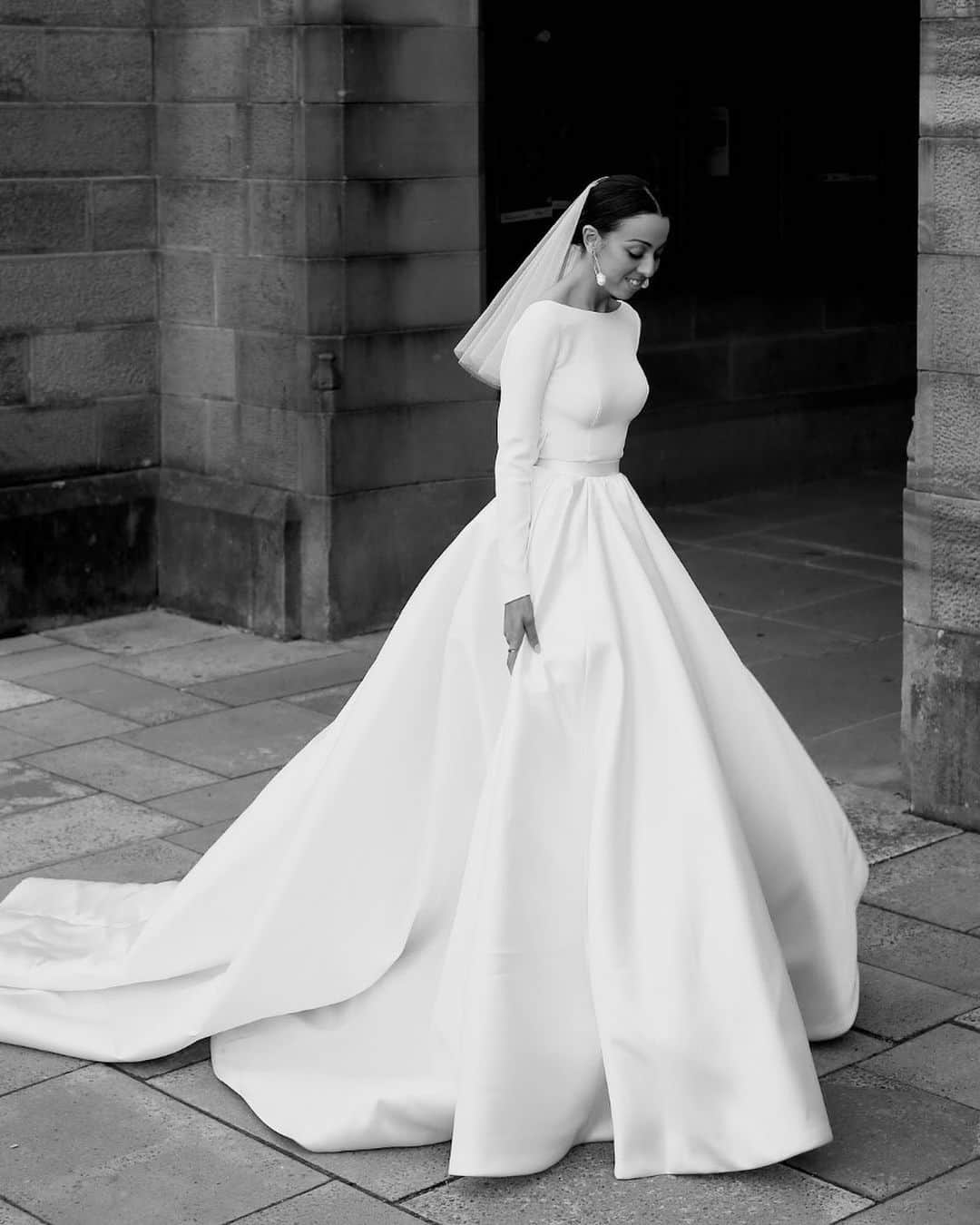 Steven Khalilさんのインスタグラム写真 - (Steven KhalilInstagram)「The front of the dress you’ve all been asking about. See more of #StevenKhalilBride Stephanie’s classic and elegant wedding on our Stories now. #StevenKhalil Photo @imagehausweddings」6月17日 17時02分 - steven_khalil