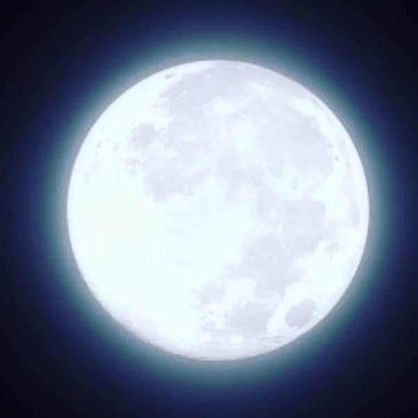 南城ひかりさんのインスタグラム写真 - (南城ひかりInstagram)「今日は大きな力を感じる満月🌕  まだ、 陽射しが燦燦と降り注いでるけど☀️ 昨日からそのパワーを感じてます！  あなたも、宇宙に！！！ そして、あなた自身を解き放とう！  blogもアップしました⤴️ #新しい私  #満月パワー #女子力アップ #バージョンアップ #世界は自分で創る #ビジネス #ビューティ #働き方 #婚活 #副業」6月17日 16時58分 - hikariminashiro