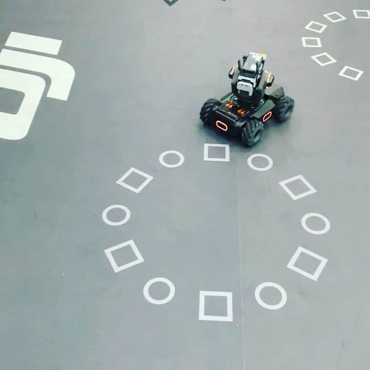 RAM RIDERのインスタグラム：「DJI ROBOMASTER S1」
