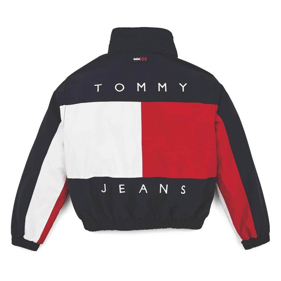 HYPEBEASTさんのインスタグラム写真 - (HYPEBEASTInstagram)「@hypebeaststyle: @tommyhilfiger has reached into its archives to relaunch their classic pieces from the ‘90s.  The collection includes denim jackets, overalls, color-blocked reversible windbreakers and striped rugby polos, which are branded with the iconic flag logo. The collection is now available at Tommy Hilfiger’s Omotesando store and other select locations. Photo: Tommy Hilfiger」6月17日 17時03分 - hypebeast