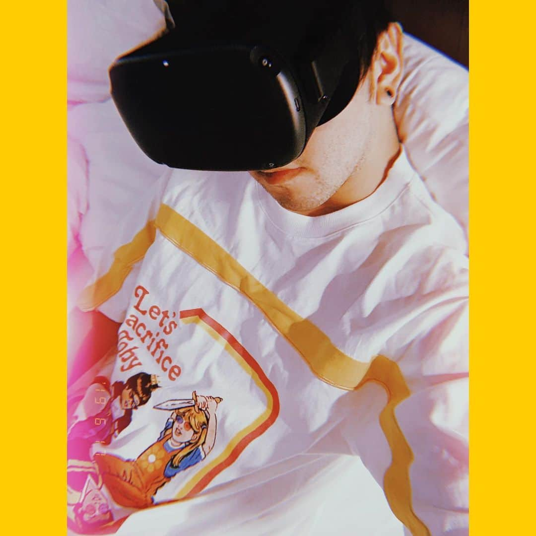 TeddyLoidさんのインスタグラム写真 - (TeddyLoidInstagram)「Shifting to another world. #oculus #oculusquest #virtualreality #vr」6月17日 17時09分 - teddyloidspace