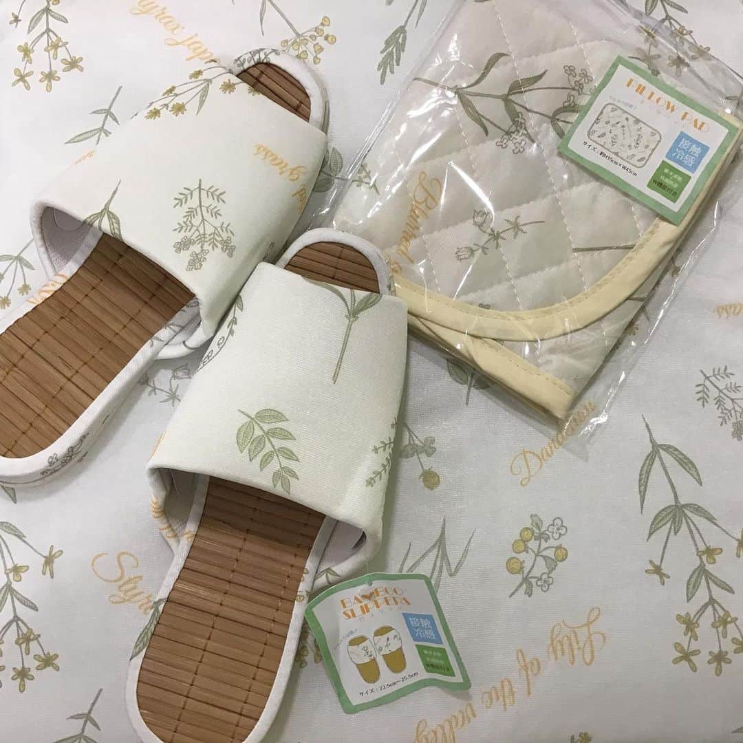 3COINS lN LUMINEさんのインスタグラム写真 - (3COINS lN LUMINEInstagram)「こんにちは🌞 新宿ルミネエスト店です！  大人気接触冷感アイテムの 新しい柄が入荷致しました🌿  スリッパ¥300(tax.) 枕パッド¥300(tax.) シートクッション¥300(tax.) 竹スリッパ¥300(tax.) 氷のう¥300(tax.) 保冷剤ピロー¥300(tax.) ビーズボルスタークッション¥500(tax.) マルチブランケット ¥1000(tax.) 敷パッド ¥1000(tax.) ペットベット¥1000(tax.) ぜひお立ち寄り下さい😄  #3coins #スリコ #ルミネエスト新宿店 #接触冷感 #cool #暑い夏 #安い #涼しい#ひんやり」6月17日 17時10分 - 3coins.in.lumine