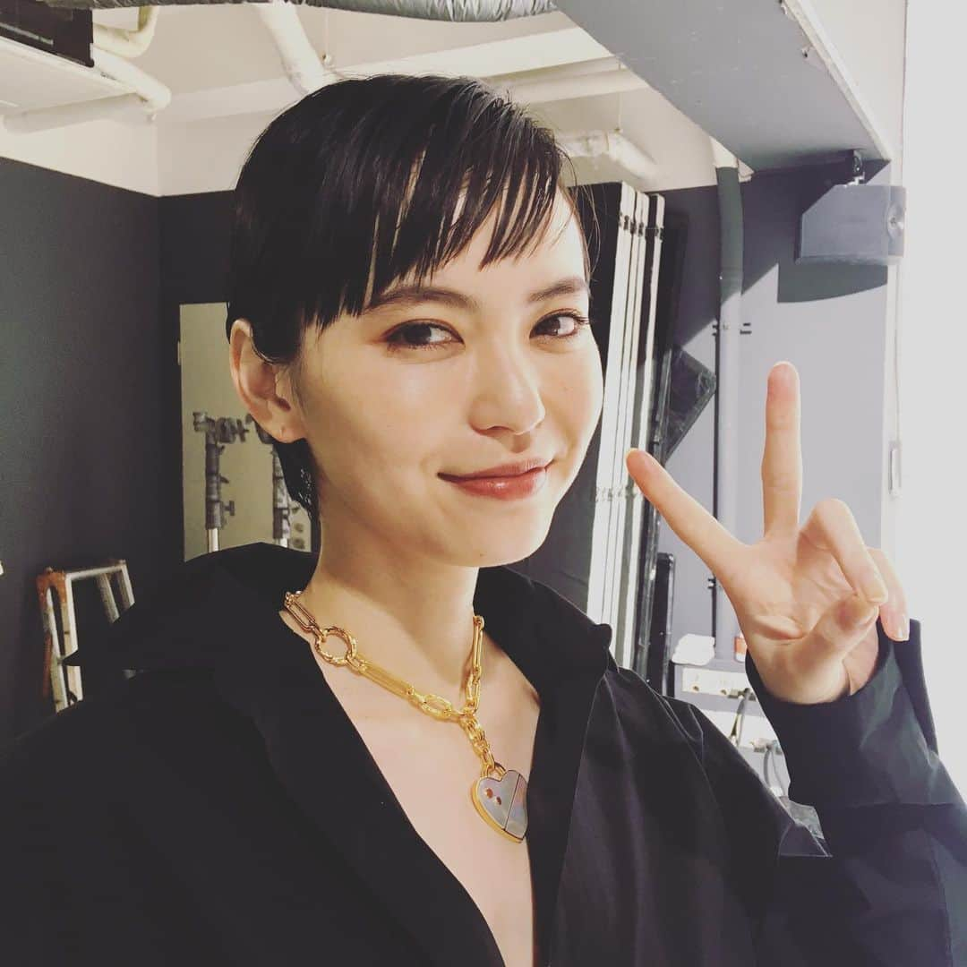 otona MUSEさんのインスタグラム写真 - (otona MUSEInstagram)「本日のゆうちゃん。相変わらずツヤツヤの美肌。ブラックのシャツが色白のゆうちゃんによくお似合い♡  #otonamuse#オトナミューズ#比留川游#撮影風景#美肌の持ち主#今日もおもしろトークをありがとう#ミューズ編集i」6月17日 17時19分 - otonamuse