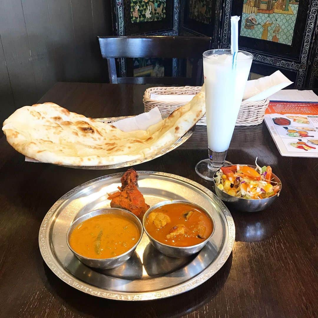 畑中葉子さんのインスタグラム写真 - (畑中葉子Instagram)「チキンとナスのカレー&野菜カレー😍💕💕 Bランチ デヴィ コーナー ・ ・ 店員さんがみなさん「ありがとーごじゃいました〜♪」って言ってて可愛いかった😄✨ ・ ・ #デヴィコーナー #インドカレー #チキンとナスのカレー #野菜カレー #カレー #ナン #スパイスカレー #品川 #yhcurry」6月17日 17時14分 - hatanaka_yoko