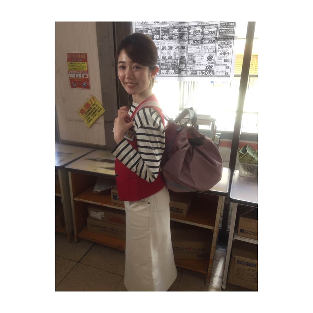 井上裕衣のインスタグラム：「こんにちは😌  一昨日 #デルサタ 11で紹介した買物バッグです  リュック型です！ 両手あきます！  お米も油も詰めてみましたが軽く感じました✨  #フェリシモ #レジカゴリュック #あのハリネズミさんキット作られていた会社だ！ #と担当者の方が帰られてから気付いた #あのハリネズミさんの…！！🦔」