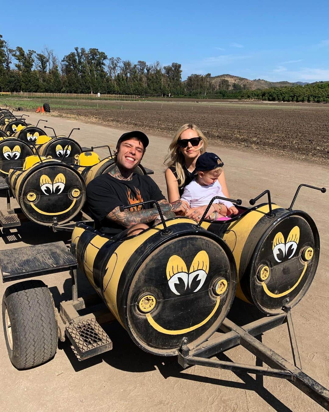 キアラ・フェラーニさんのインスタグラム写真 - (キアラ・フェラーニInstagram)「We spent our last Sunday in Los Angeles at the farm with the family ❤️ #TheFerragnez」6月17日 17時28分 - chiaraferragni