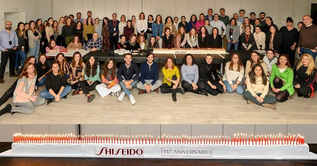 資生堂 Shiseido Group Shiseido Group Official Instagramさんのインスタグラム写真 - (資生堂 Shiseido Group Shiseido Group Official InstagramInstagram)「Shiseido Spain employees joined together to celebrate Shiseido’s 147th anniversary! They shared a wish to continue telling a story of success and beauty innovations in the future over a special cake with 147 candles.  General Manager Frans Reina highlighted Shiseido‘s milestones and expressed his deep appreciation for employees‘ contribution to the company growth.  Shiseido EMEA: https://lnkd.in/dthzEsw  #ShiseidoEspaña #ShiseidoSpain #ShiseidoEMEA #Shiseido #資生堂 #资生堂」6月17日 17時35分 - shiseido_corp