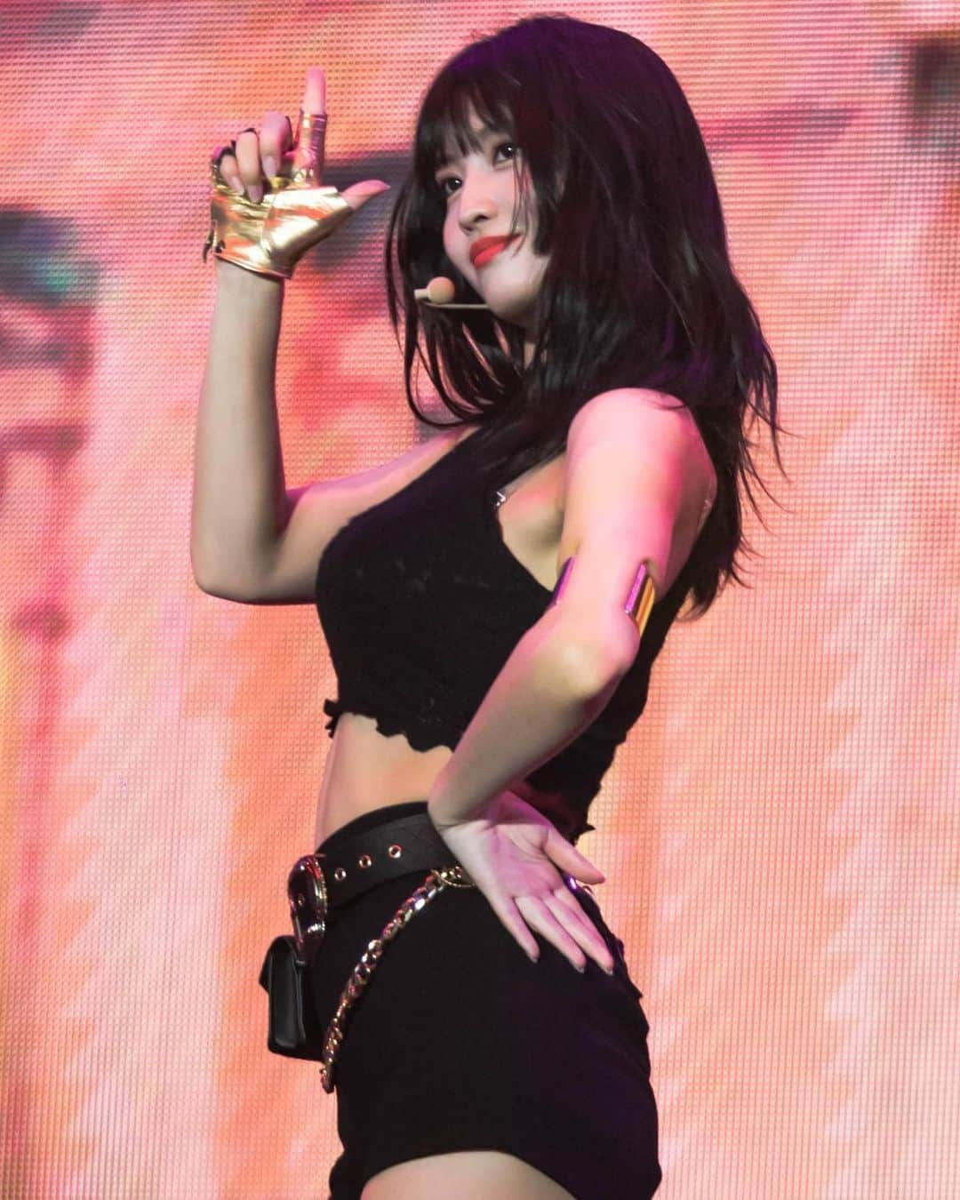 モモさんのインスタグラム写真 - (モモInstagram)「♡ [Fantaken] 190615 - TWICELIGHTS in Bangkok -  #MOMO #트와이스 #모모 #平井もも #もも #TWICE © fancy raccoon」6月17日 17時45分 - momojype