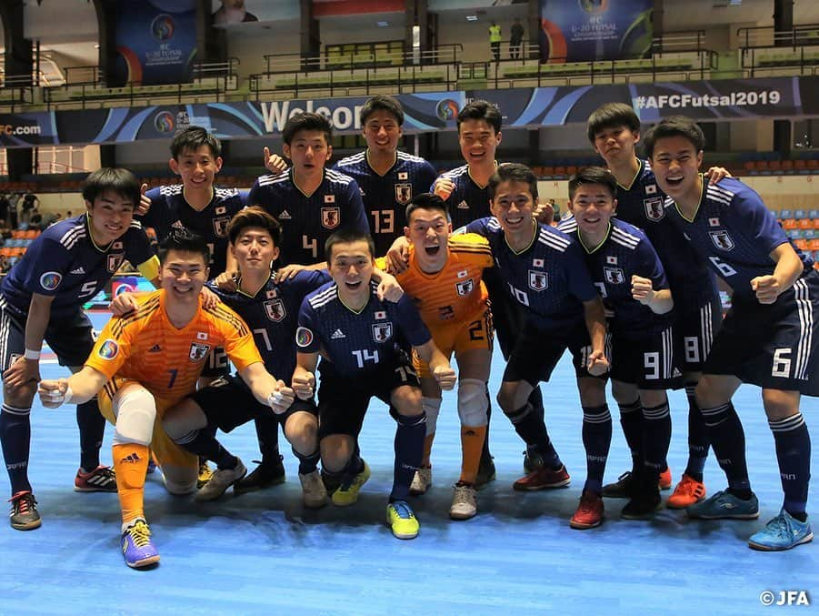 日本サッカー協会さんのインスタグラム写真 - (日本サッカー協会Instagram)「📸Match Photos﻿ ・﻿ U-20フットサル日本代表は16日(日)、AFC U-20フットサル選手権のグループステージでU-20フットサルベトナム代表と対戦しました。先制されたものの逆転し、後半は相手の攻撃を凌いで2-1で勝利、2連勝を飾っています。 ﻿ ・﻿ この結果、日本はグループCの1位となり、前回大会に続き、準々決勝ではU-20フットサルイラク代表と対戦することになりました。初のベスト4進出を目指し、前回大会で敗れたイラクに18日(火)に挑みます。 ﻿ ・﻿ 🏆AFC U-20フットサル選手権イラン2019﻿ 🆚U-20 フットサルベトナム代表🇻🇳﻿ ・﻿ GK	1 #田淵広史﻿ FP  5 #畠山勇気﻿ FP  7 #髙橋裕大﻿ FP 11 #本石猛裕 ﻿ FP 14 #山田慈英﻿ ⚽得点者 ﻿ FP 10 #山田凱人 FP 11 #本石猛裕 ﻿ ・﻿ #daihyo #jfa」6月17日 17時49分 - japanfootballassociation