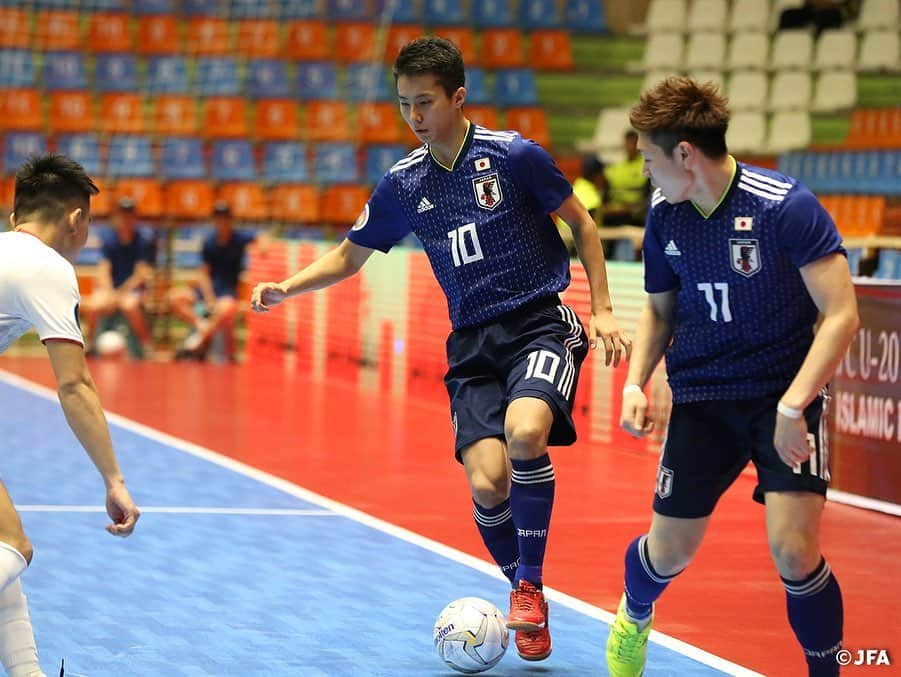 日本サッカー協会さんのインスタグラム写真 - (日本サッカー協会Instagram)「📸Match Photos﻿ ・﻿ U-20フットサル日本代表は16日(日)、AFC U-20フットサル選手権のグループステージでU-20フットサルベトナム代表と対戦しました。先制されたものの逆転し、後半は相手の攻撃を凌いで2-1で勝利、2連勝を飾っています。 ﻿ ・﻿ この結果、日本はグループCの1位となり、前回大会に続き、準々決勝ではU-20フットサルイラク代表と対戦することになりました。初のベスト4進出を目指し、前回大会で敗れたイラクに18日(火)に挑みます。 ﻿ ・﻿ 🏆AFC U-20フットサル選手権イラン2019﻿ 🆚U-20 フットサルベトナム代表🇻🇳﻿ ・﻿ GK	1 #田淵広史﻿ FP  5 #畠山勇気﻿ FP  7 #髙橋裕大﻿ FP 11 #本石猛裕 ﻿ FP 14 #山田慈英﻿ ⚽得点者 ﻿ FP 10 #山田凱人 FP 11 #本石猛裕 ﻿ ・﻿ #daihyo #jfa」6月17日 17時49分 - japanfootballassociation