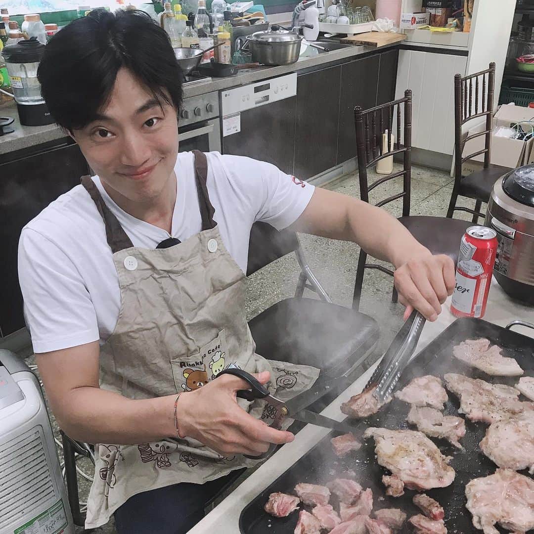 イ・ヒジュンのインスタグラム：「하재마을  삽겹살 파티」