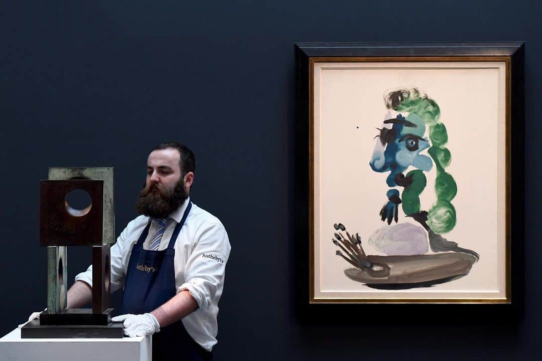 サザビーズさんのインスタグラム写真 - (サザビーズInstagram)「Have you dropped by our London galleries yet? Visit New Bond Street today until 5pm for the highlights of our Impressionist & Modern and Modern & Post-War British art sales, with the auctions set to take place later this week. From #Picasso and Pissarro to #Hepworth and Hockney, there is something for everyone.  #SothebysImpMod #SothebysModBrit」6月17日 17時53分 - sothebys