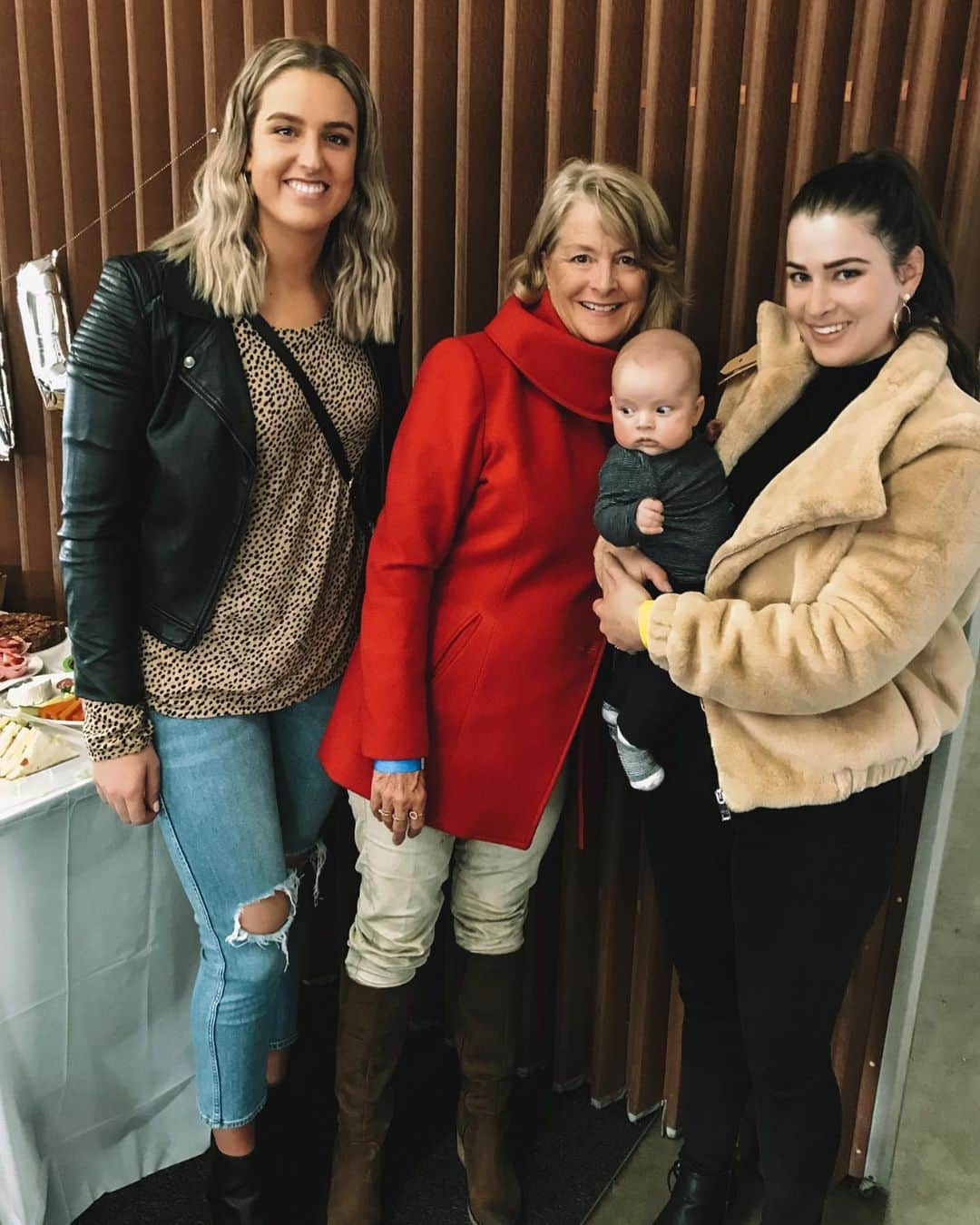 ブリタニー・エルムズリーのインスタグラム：「Lenny and his ladies 🥰 #ladiesday #uptheden」